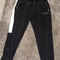 $5 only! Large Jogger (small holes  in middle)