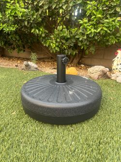 48.5”LBS water filled umbrella base stand color: black