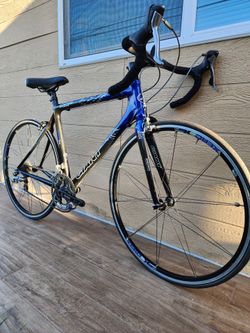 GIANT TCR C3 | FULL CARBON FIBER | FORMULA ONE ROAD BIKE