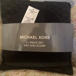 Michael Kors 2-Piece Set Hat And Scarf Monogram New With Tags