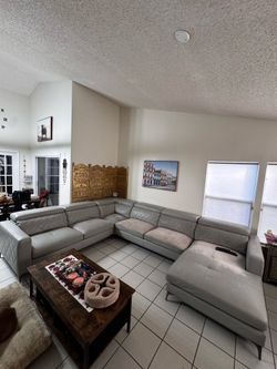 Free Sofía Vergara Sofa couch sectional