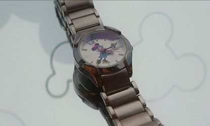 Disney Minnie Mouse Stainless Steel Watch – Cyclops Date & Link Bracelet (Mint)