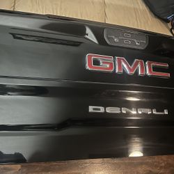 Tailgate GMC Sierra 1(contact info removed)-2025