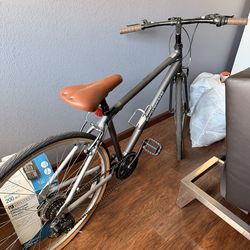 Schwinn Addison 700c 28” bike