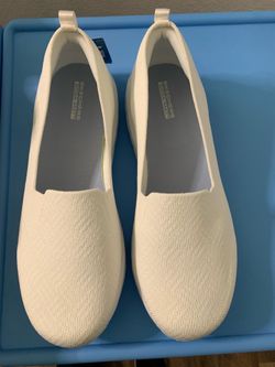 Tennis shoes
