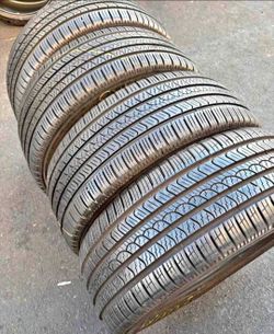 🎖️245 50 19 Pirelli Tires Con 80% de Vida Las 4
