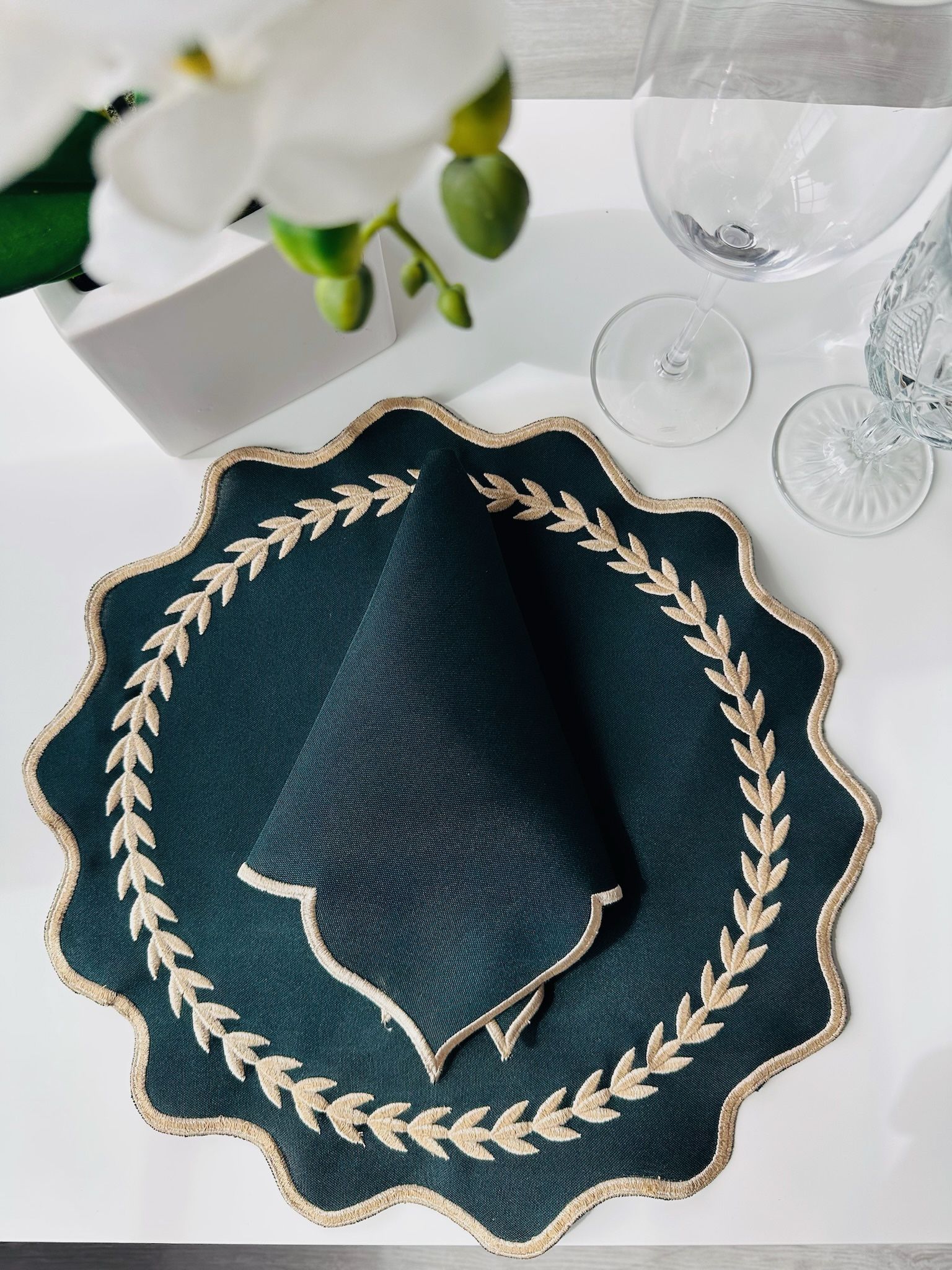 Embroidered Placemats – Elegant & Decorative Table Setting for Any Occasion