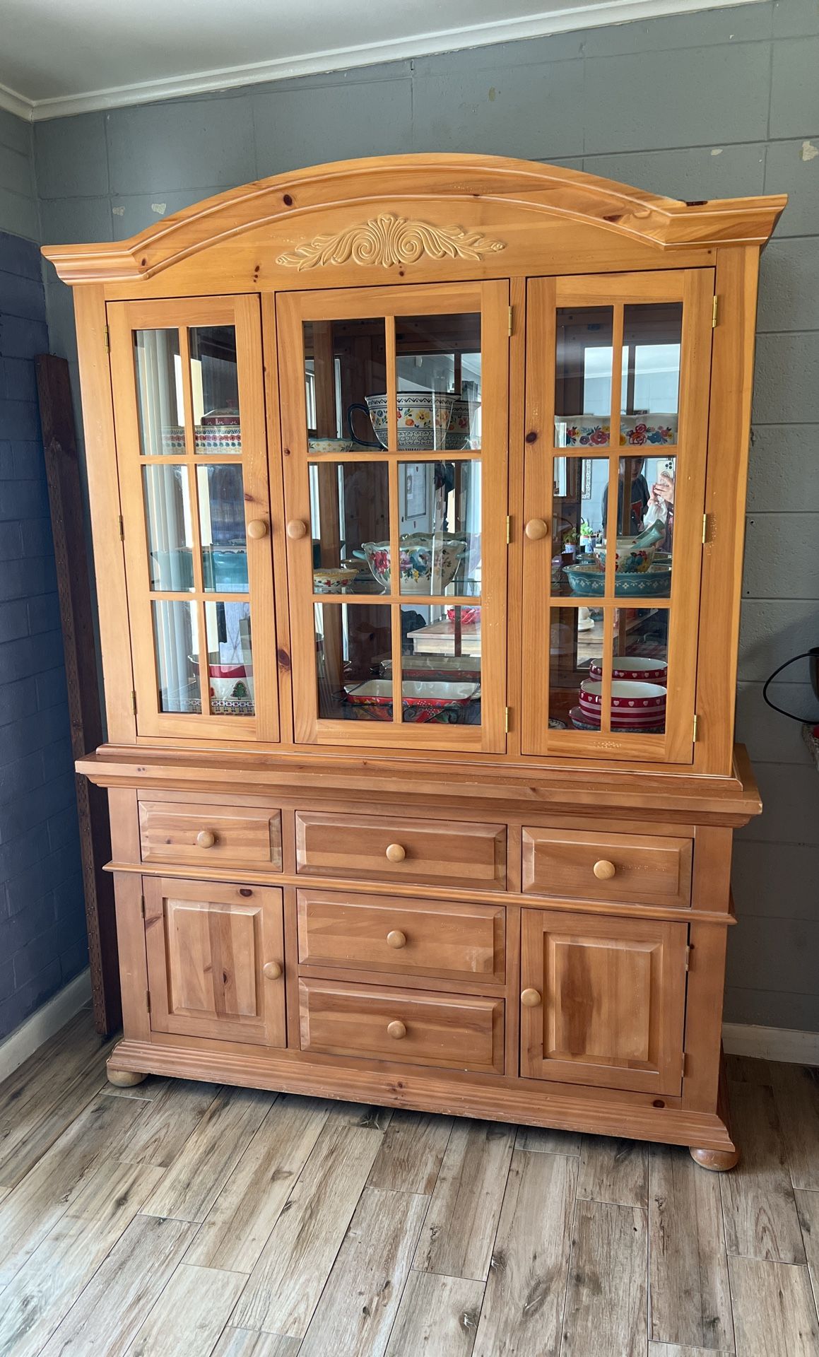 2 Piece China/ Kitchen nook
