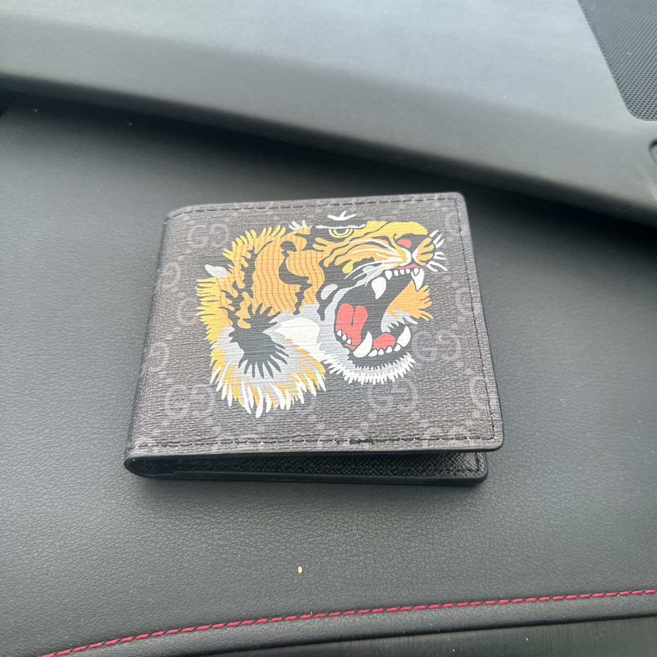 gucci tiger wallet