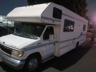 30' 1995 RV Minnie Winnie Good condition!