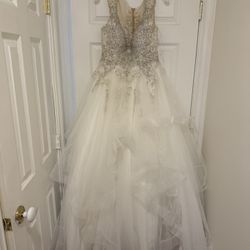Martina Liana Wedding Dress With Cathedral Veil And Headpiece