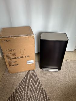 Kohler 47L Step Trash Can Black ( used like new with small dent)