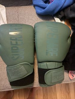 Super rare boxing gloves like new