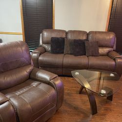 Couches With Small Table 