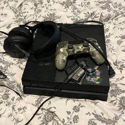 Ps4 With Controller And Headset