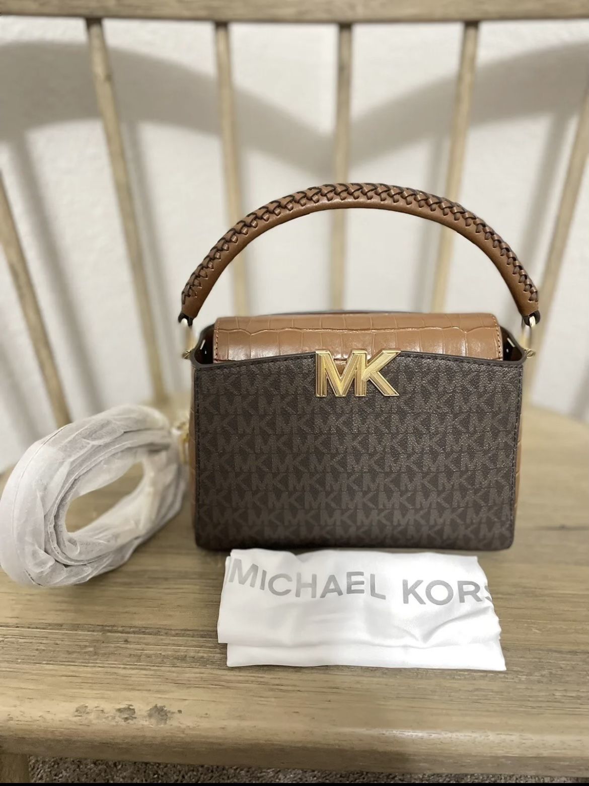Michael kOR Cross purse ( Certified)
