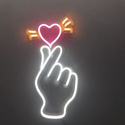 Neón & Acrylic Signa & Printing Hats $ Tshirts 