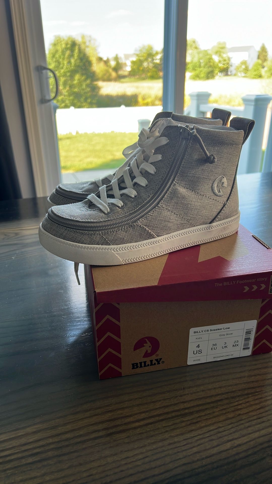 Billy Brand Size 4 Zip Up Shoe