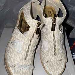 Nice Women’s Mk Shoes Like New  Size (8-M) Only $50