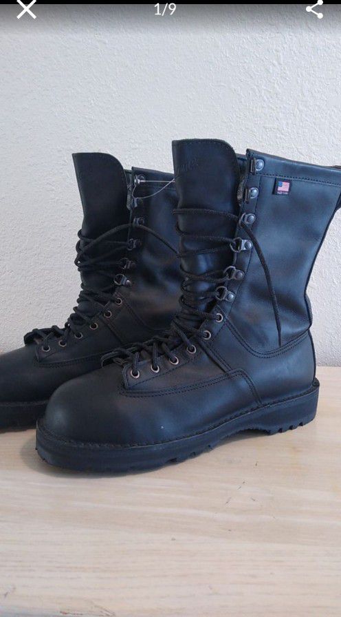 Boots Danner military steel toe. 10 EE