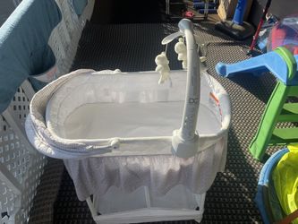 Delta Smooth Glide Bassinet