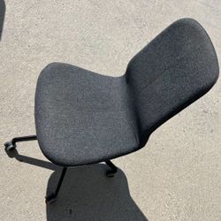 Office Secretary Chair — LIKE NEW!