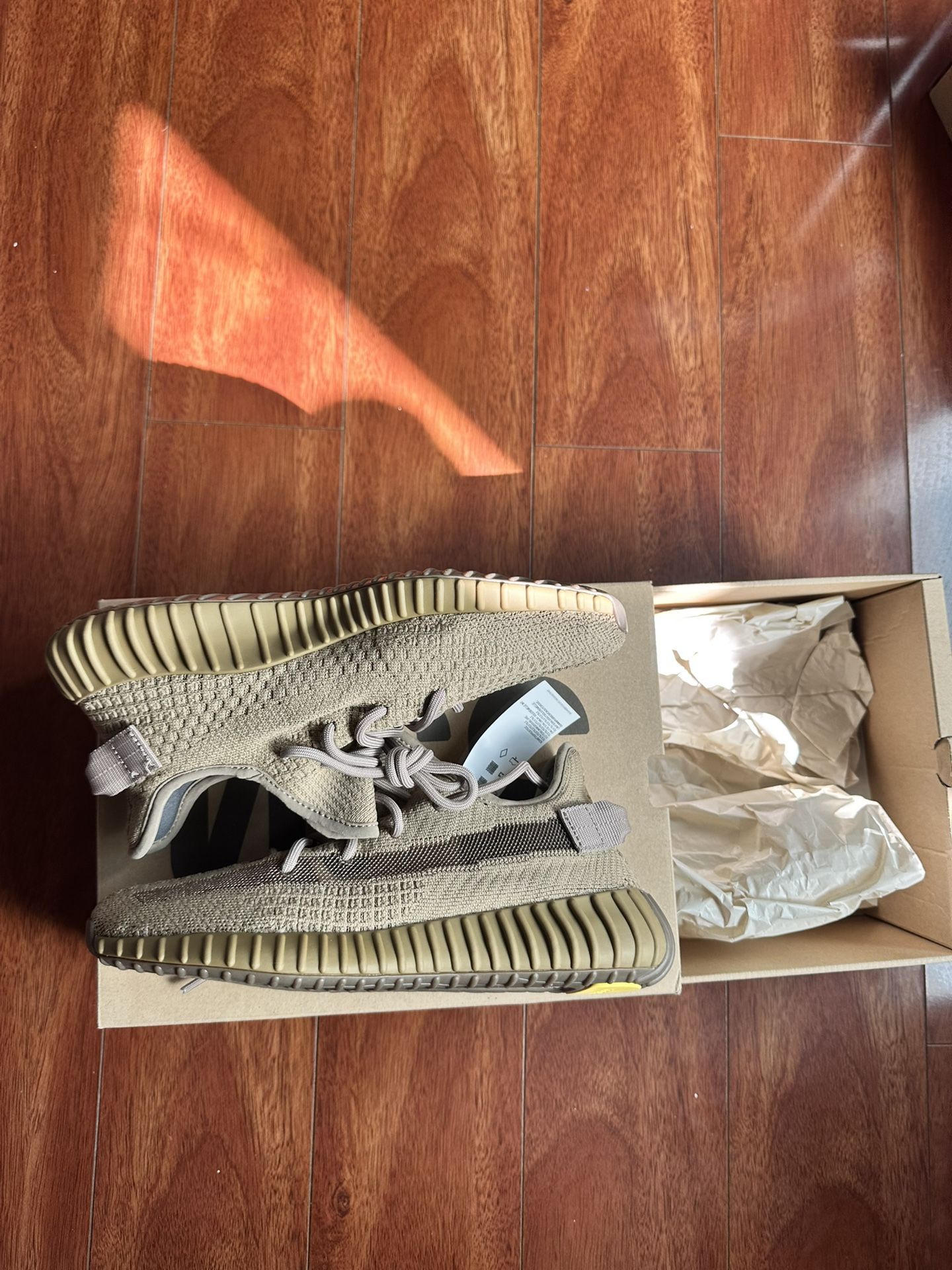 ADIDAS YEEZY 350 V2 EARTH SIZE 8 DS W Tags
