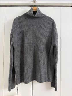 Gray Ombre V-Neck Knit Sweater – Rabbit Hair Blend, Free Size