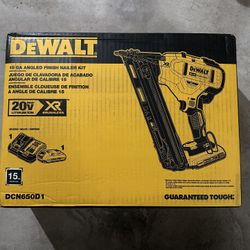 DEWALT XR 15g Finish Nailer Kit