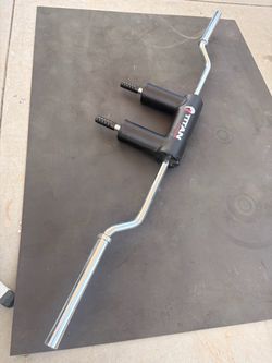 Safety safety Squat Bar  in good condition heavy duty pick up in sun valley cash only
