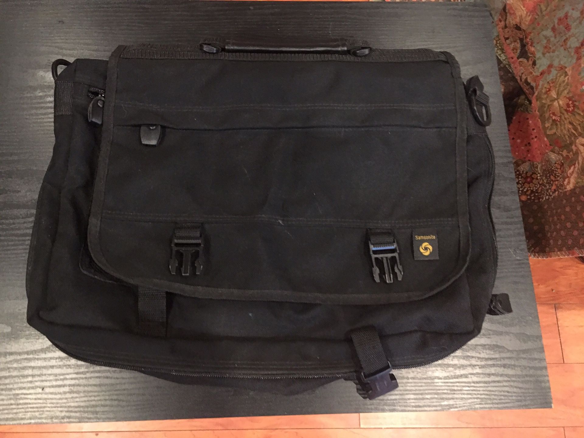 Samsonite laptop bag - $5
