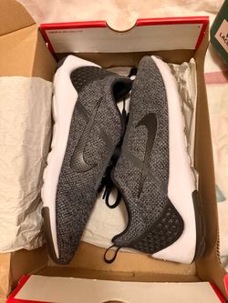 Nike Knit Low-Top Sneakers