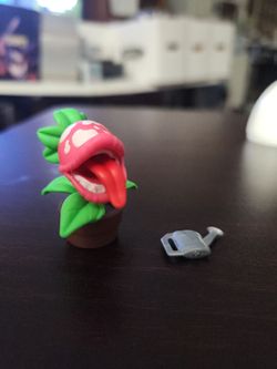 small pvc horror snappy monster flower zuru figure