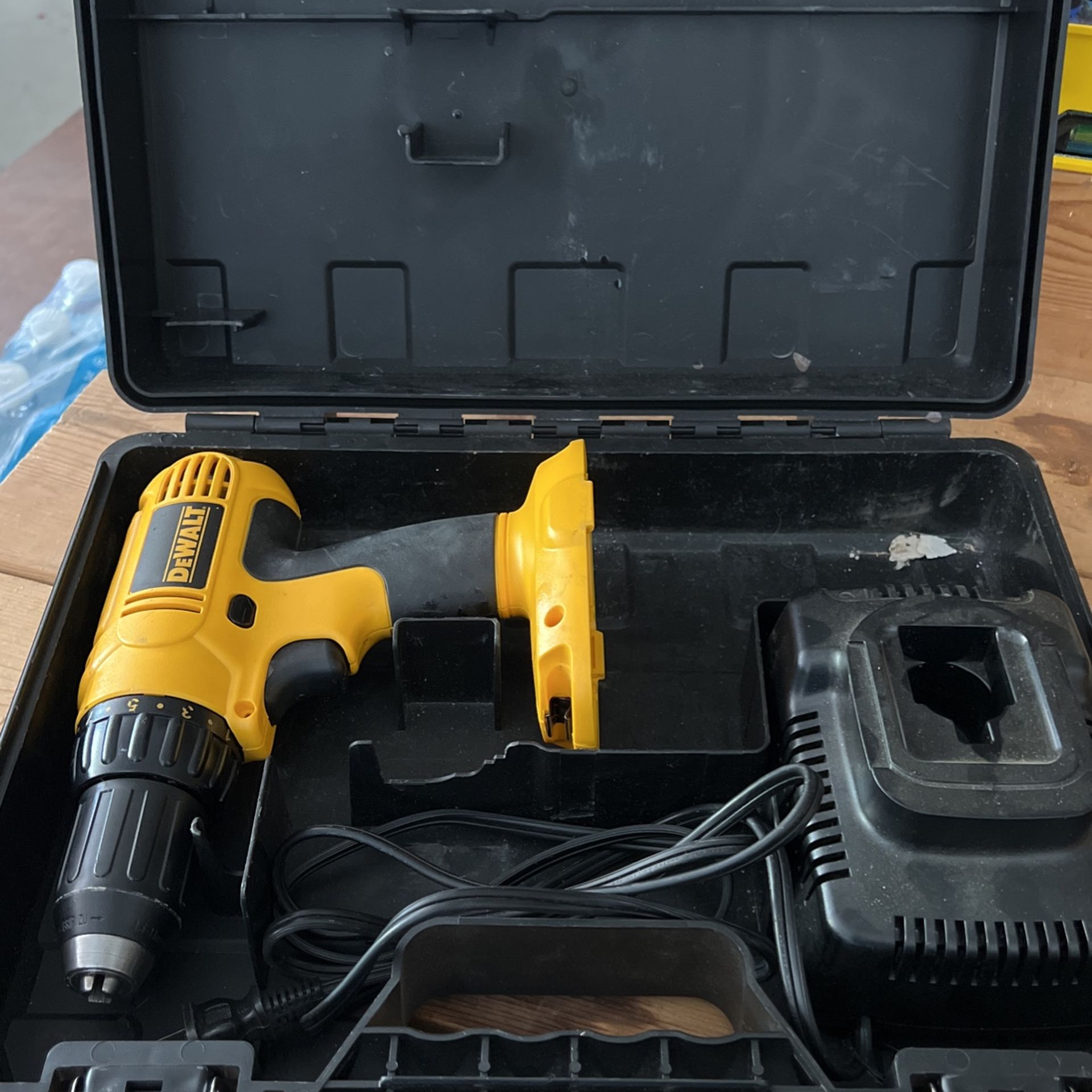 DeWalt Drill / Hand Vacuum for Sale in Sun City, AZ OfferUp