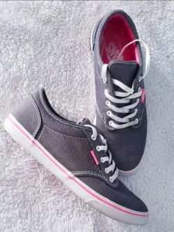 ✅️ Girls/ Women Low Top Vans• Size 6.5• Great Condition• $25firm