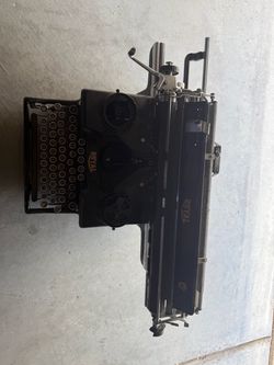 don’t know if work or not I’m sold as is Royal manual desktop typewriter Vintage, Royal Typewriter Company