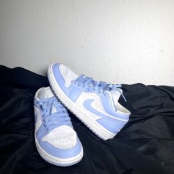 blue Jordans lows, size 7.5 