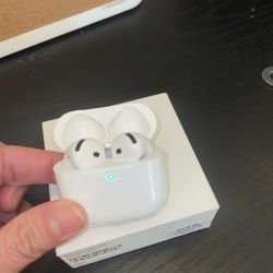 AIRPOD 4 Noise Cancelling 