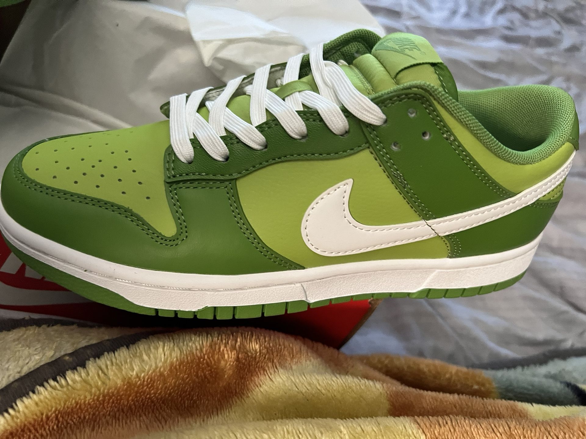 Dunk Low Retro Chlorophyll Size 9