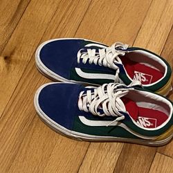Vans Sneakers ..