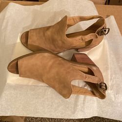 Lucky Brand Shoes It Says 7 1/2 But I’m 8 And They Fit Me  