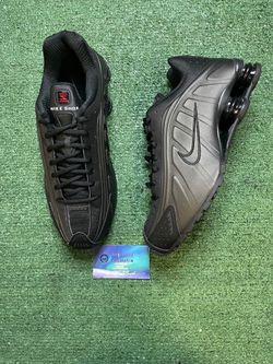 Nike Shox R4 triple black