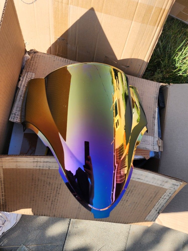 motorcycle windshield, specifically designed for a Suzuki Hayabusa GSX1300R, likely from the 2008-2020