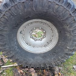 Set Of 4 - 16" Chevy 8 Lug Rims With Bad Tires 