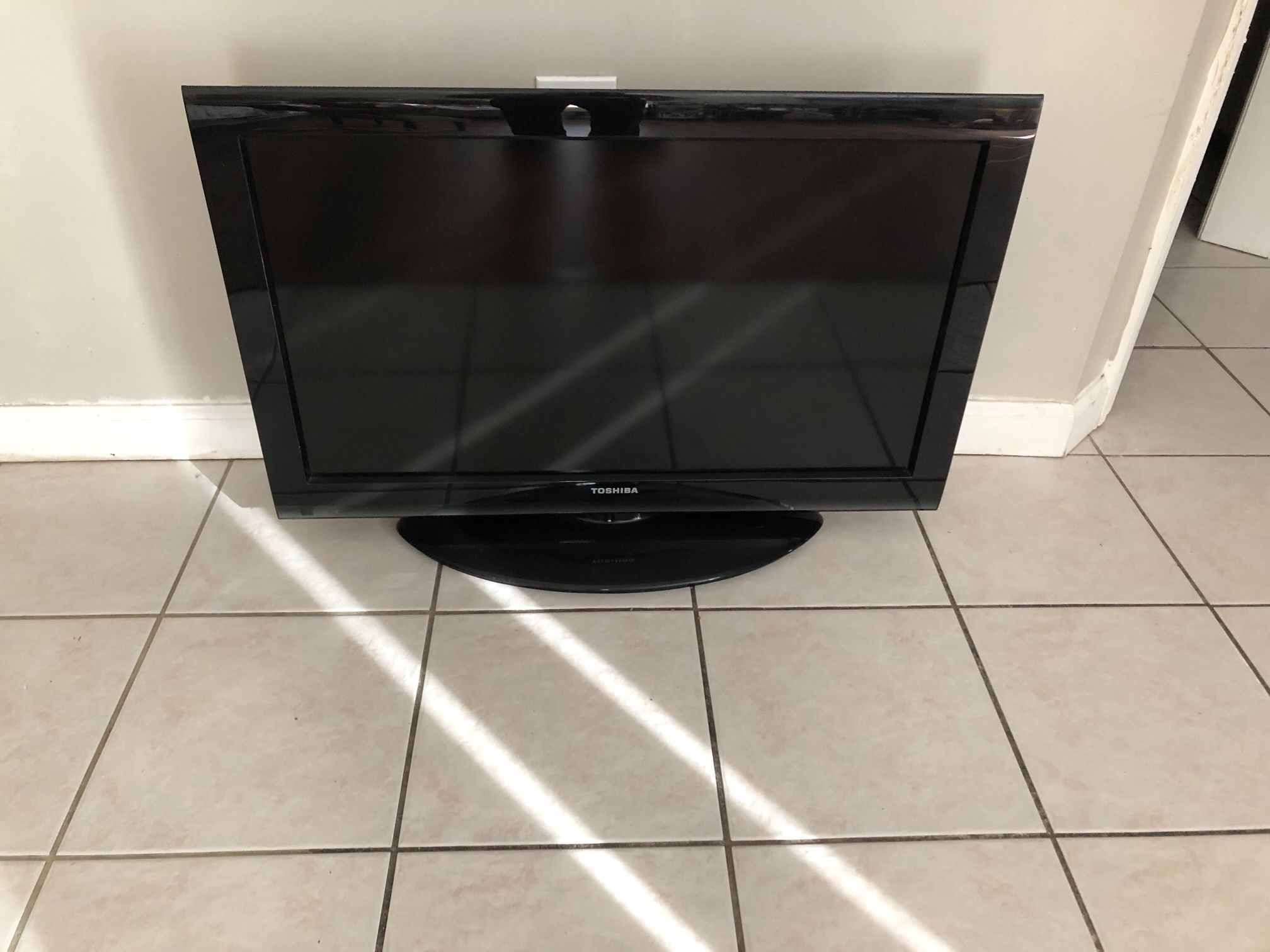 32 Inch Toshiba TV