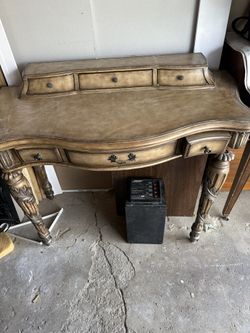 Powder Room Table