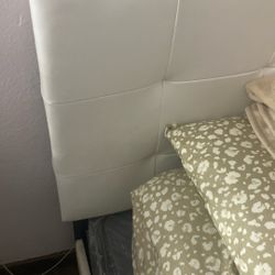 Twin Bed (with Mattress)(bedsheet And Stuffed Animal Not Included)