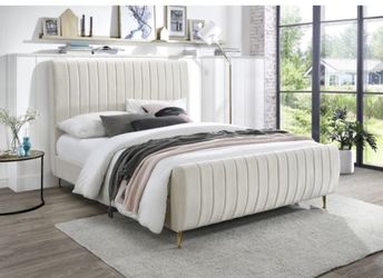 King Size Upholstered Platform Bed