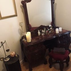 Wood Antique Vanity With Drawer 