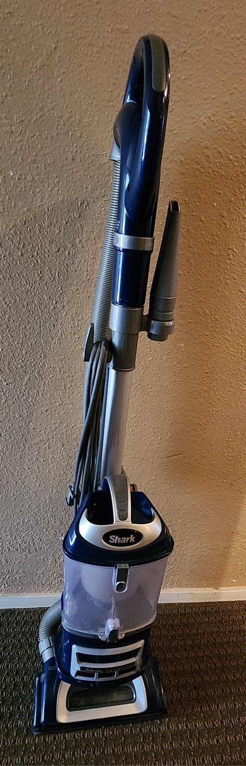 Shark Lift Away Deluxe Vacuum Cleaner